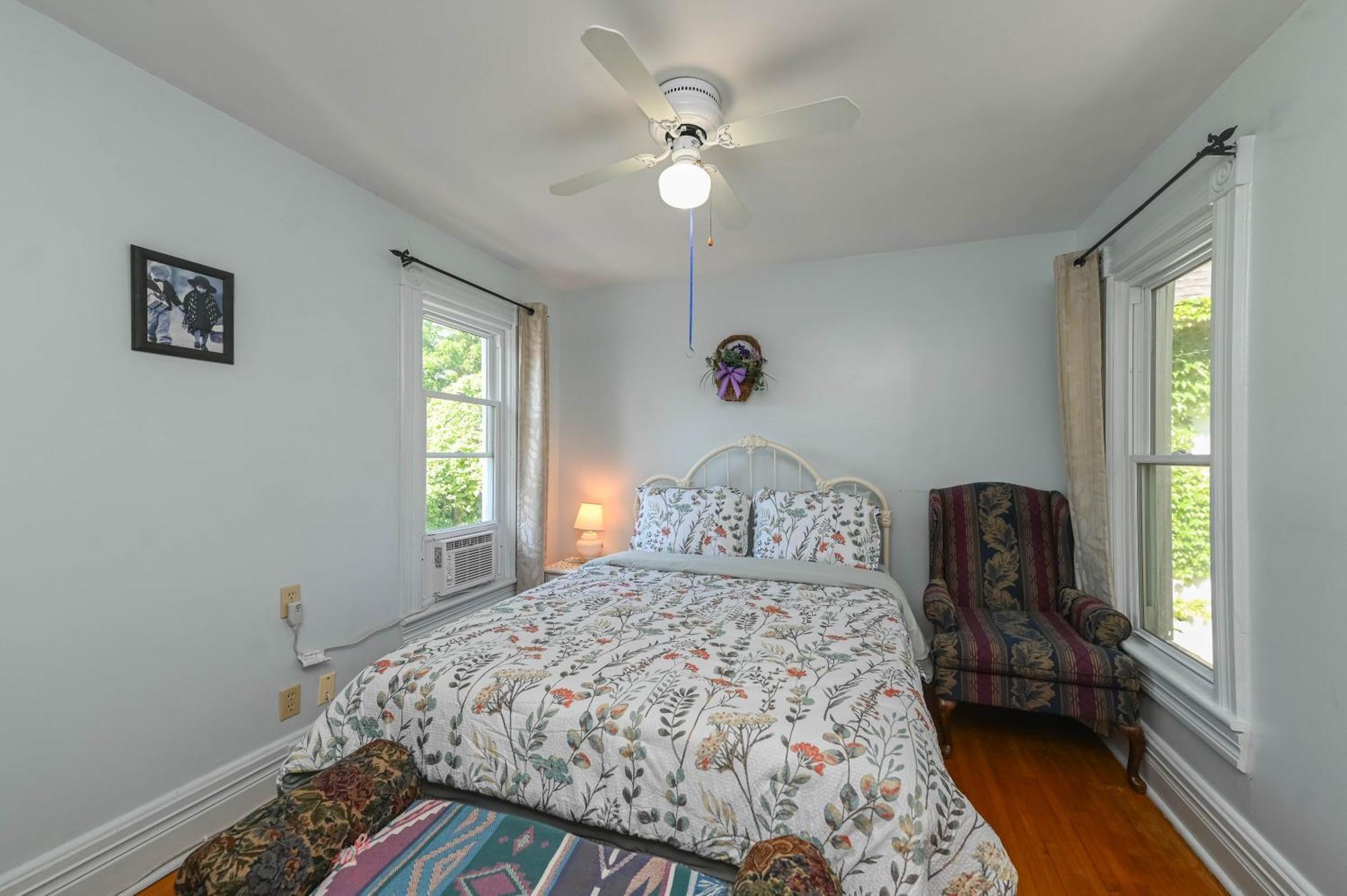 Niagara Inn Bed And Breakfast Bed & Breakfast Niagara Falls