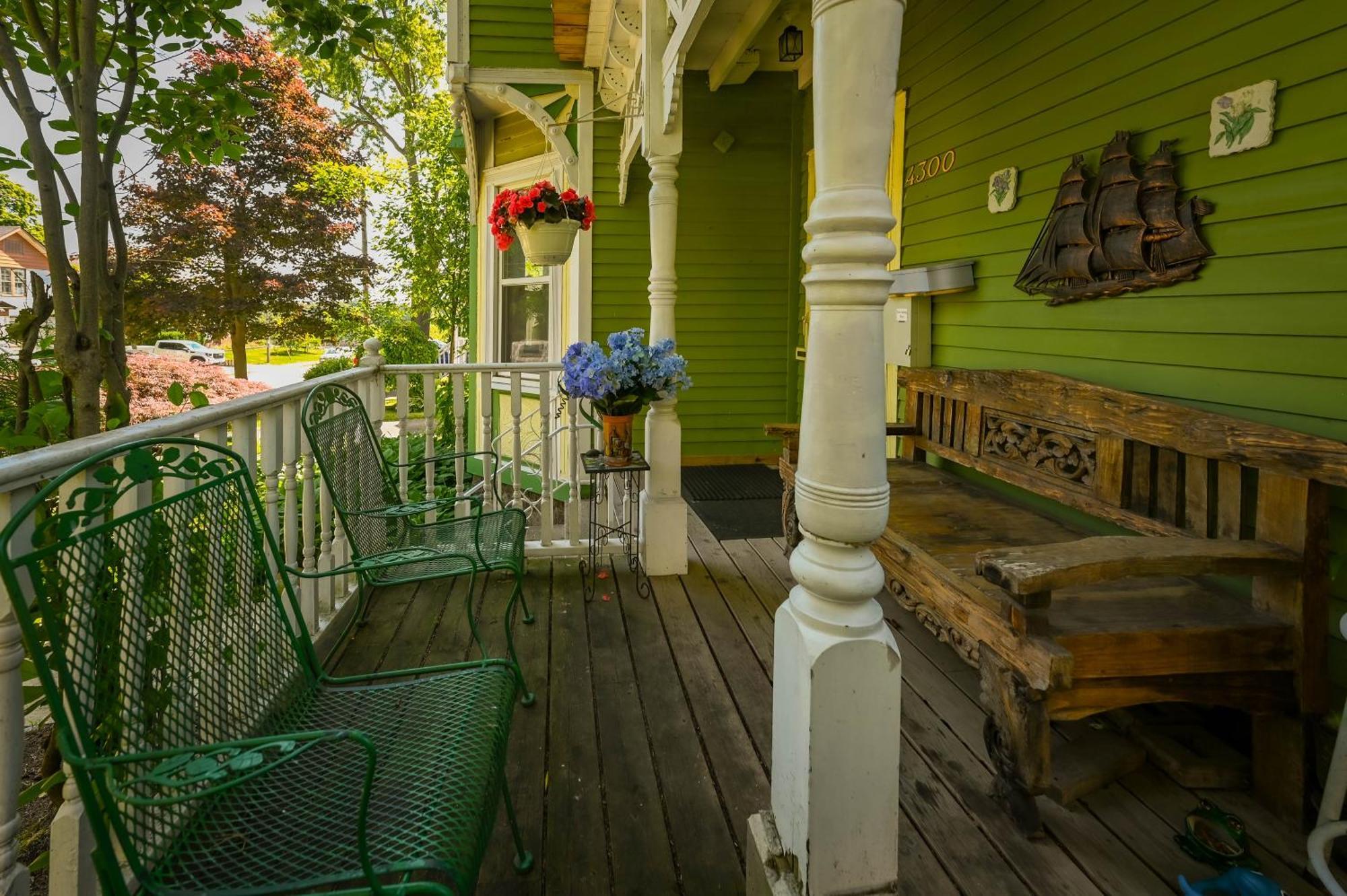 Niagara Inn Bed And Breakfast Bed & Breakfast Niagara Falls
