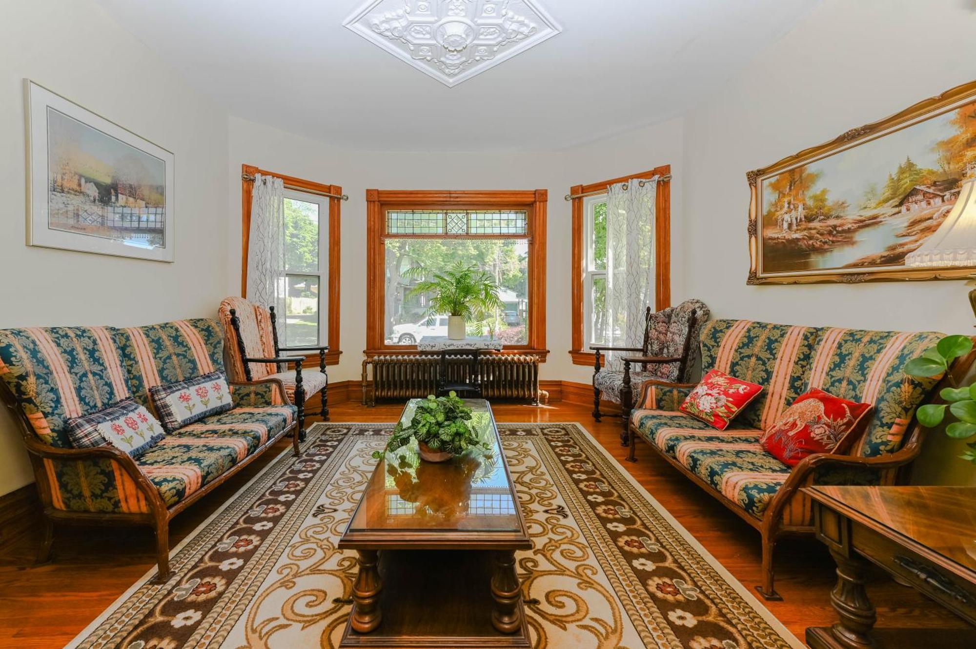 Niagara Inn Bed And Breakfast Bed & Breakfast Niagara Falls