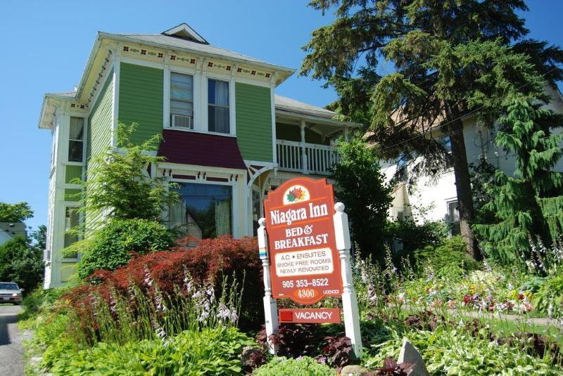 Niagara Inn Bed And Breakfast Bed & Breakfast